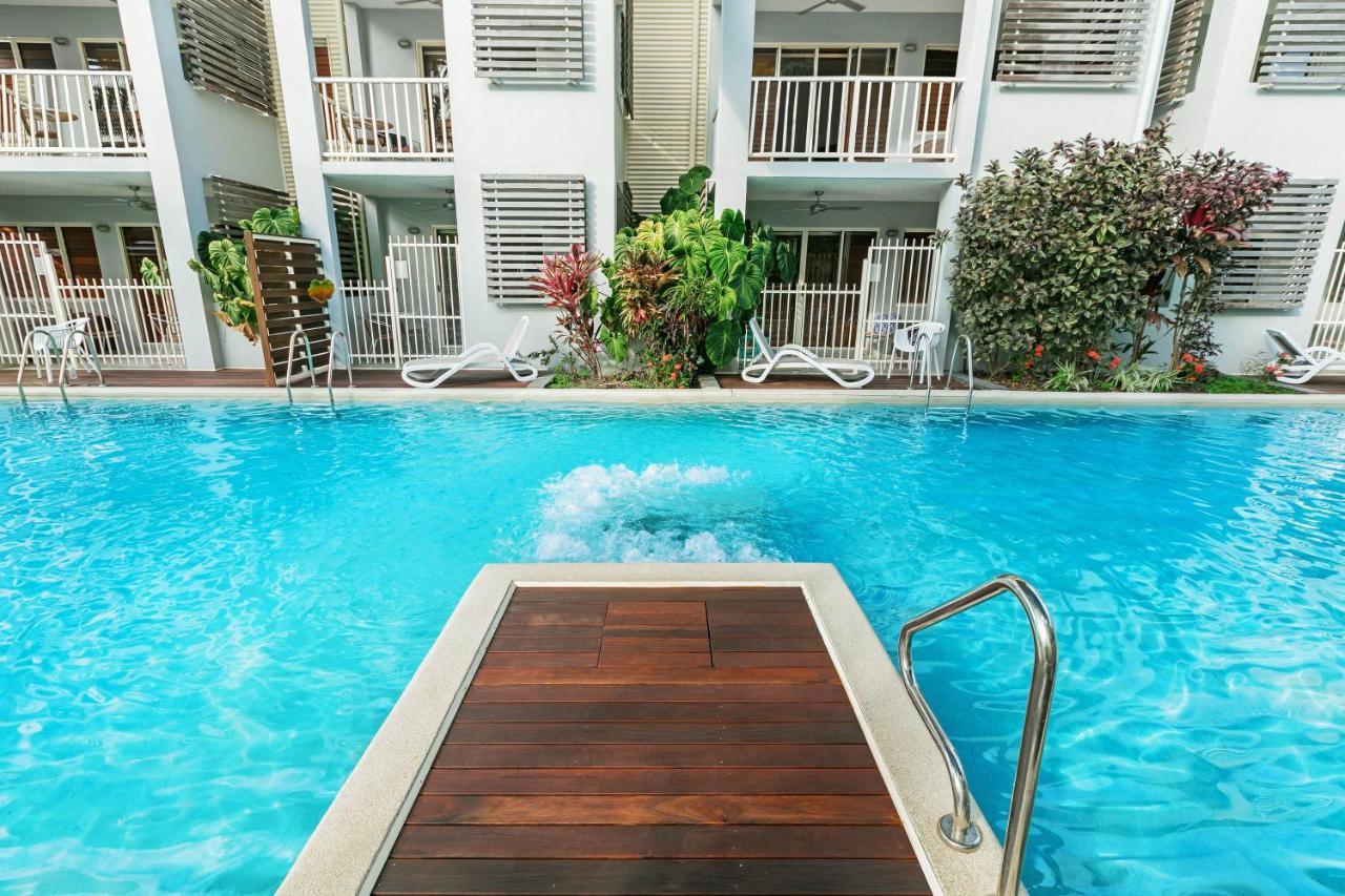 Aparthotel Mantra Aqueous On Port Port Douglas Exterior foto